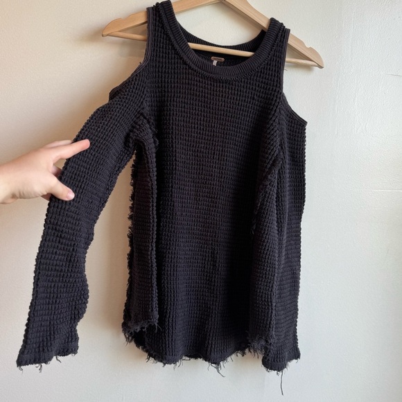 Free People Sunrise Cold Shoulder Waffle Knit Sweater in Black Size XS - Picture 3 of 8